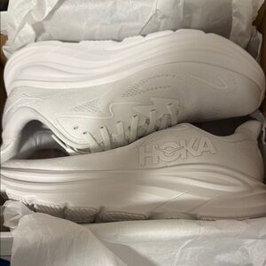 New in Box Mens Hoka Clifton Sneakers White 9D